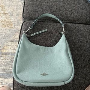 Coach Purse. Perfect for Spring! Excellent condition. Smoke free/pet free home.